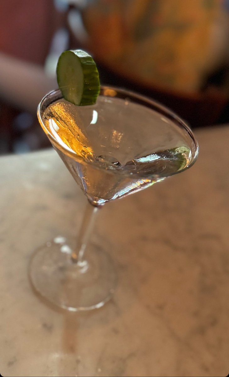 #TGIF! It’s … martini time! Just look at this gorgeous one @marcos_romasanta photographed (& enjoyed!) recently @ @mannysbistrony . Come visit & have one, too! Salut … #mannysbistro #mannysbistrony #martini #cocktails #cocktail #cocktails🍸 #nyc #drinks #salut #cheers #friyay