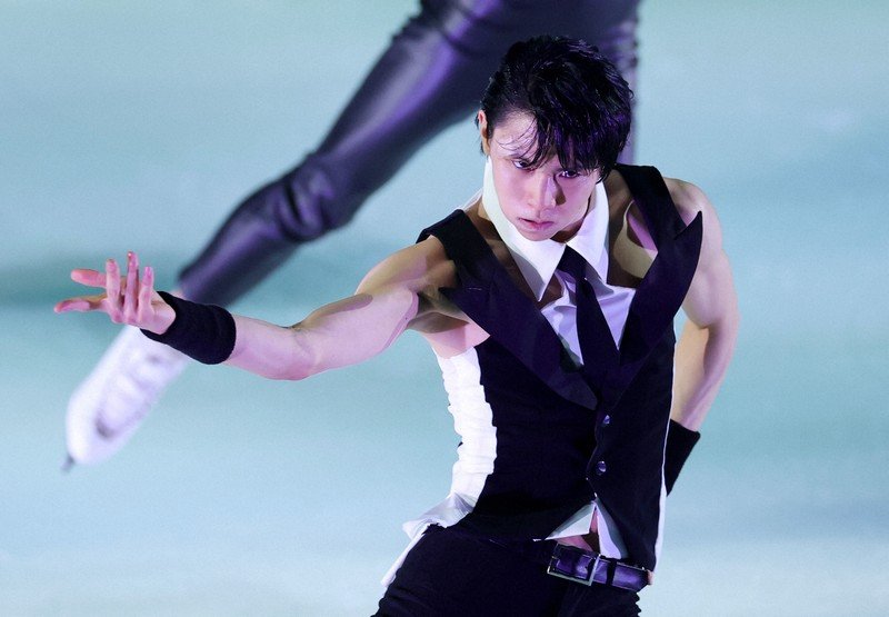 OK BYEEEE - he's got no mercy plus FaOI costume designers are basically working for fanyus now!!