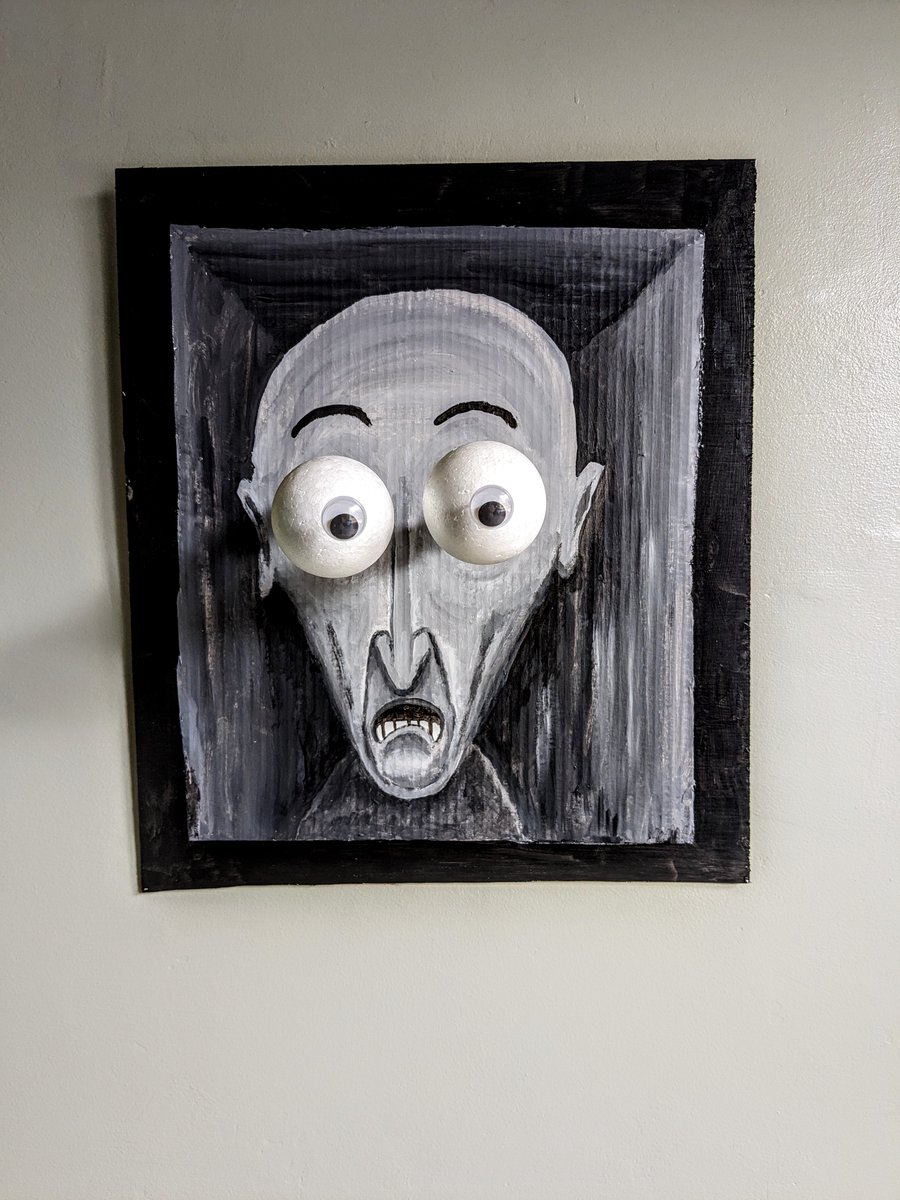 Surprised man
#acrylicpaint  #papiermache #googlyeyes