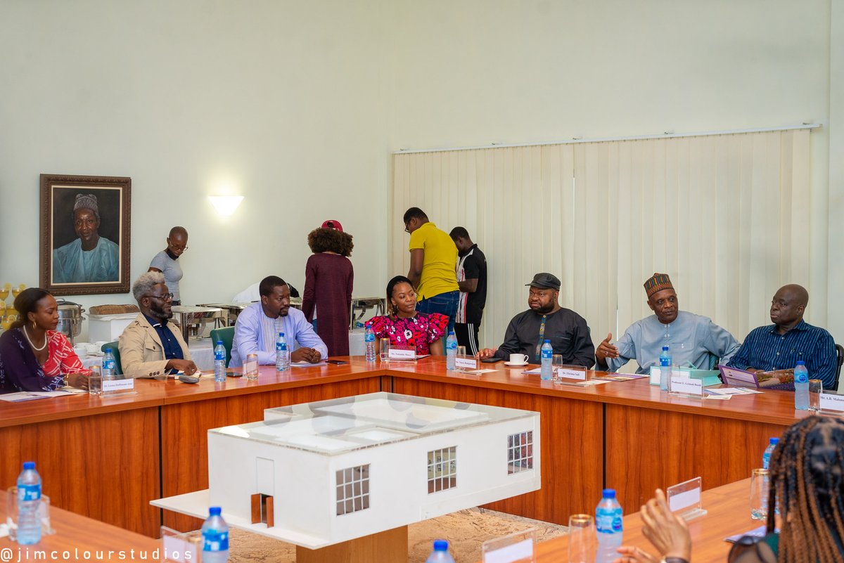 📌J'ai eu le plaisir de prendre part ce mercredi 22 mai 2024 à Abuja, au sommet sur "L'état de la démocratie en Afrique", organisé par la fondation Shehu Musa Yar'Adua, dirigée par l'ancien chef d'État Nigérian Olusegun Obasanjo.