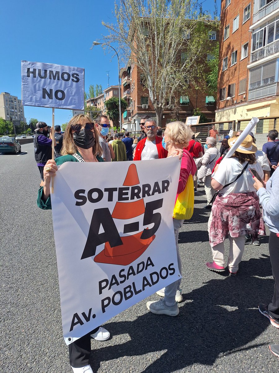 ¿Qué pasa con el soterramiento de la A5? Los vecinos de Campamento no tienen claro que los 700m de la polémica estén incluidos en el nuevo acuerdo que se ha celebrado por parte de las administraciones 

¿Tan difícil es aclararlo? No hay nada por escrito.

aavvmadrid.org/noticias/la-av…