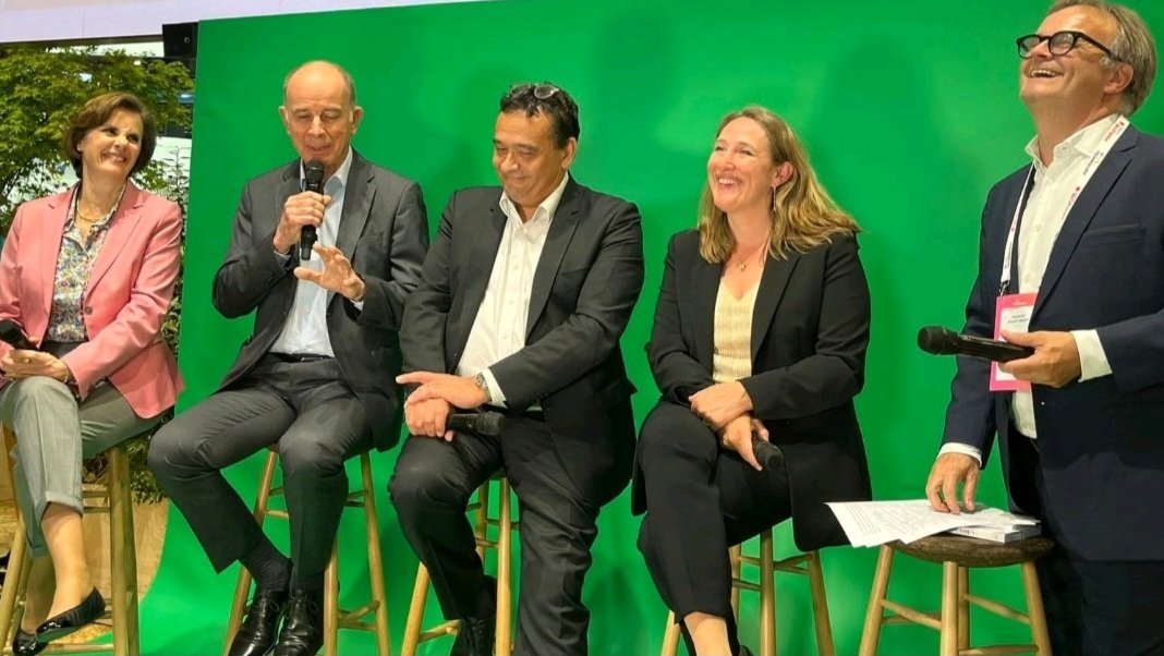 C'est au cœur de Vivatech....

Elle arrive (l'IA)....

linkedin.com/posts/fran%C3%…