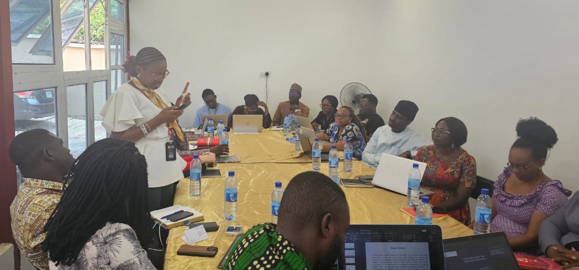 OmoGbajaBiamila's tweet photo. Morenikeji Olonilua of @YouthHubAfrica presented an introduction of her organization, the work they do, challenges, and how collaboration can be instituted with the Kofi Annan International Peacekeeping Training Centre - @KaiptcGh at the consultative meeting.

#PeaceAndSecurity https://t.co/geGDSVOeRd
