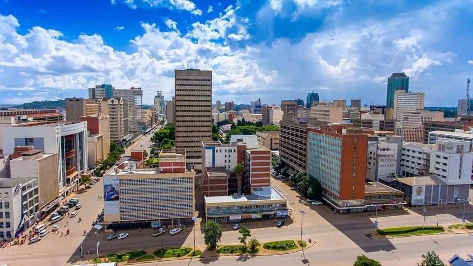 Harare kana isina mamoney-changers inowedzera kuchena nekunaka #LeavingNoCityBehind👏👏👏👏 @PoliceZimbabwe @ReserveBankZIM @KMutisi @cohsunshinecity @DrDelinquent_ @LynneStactia @Cde_Ostallos