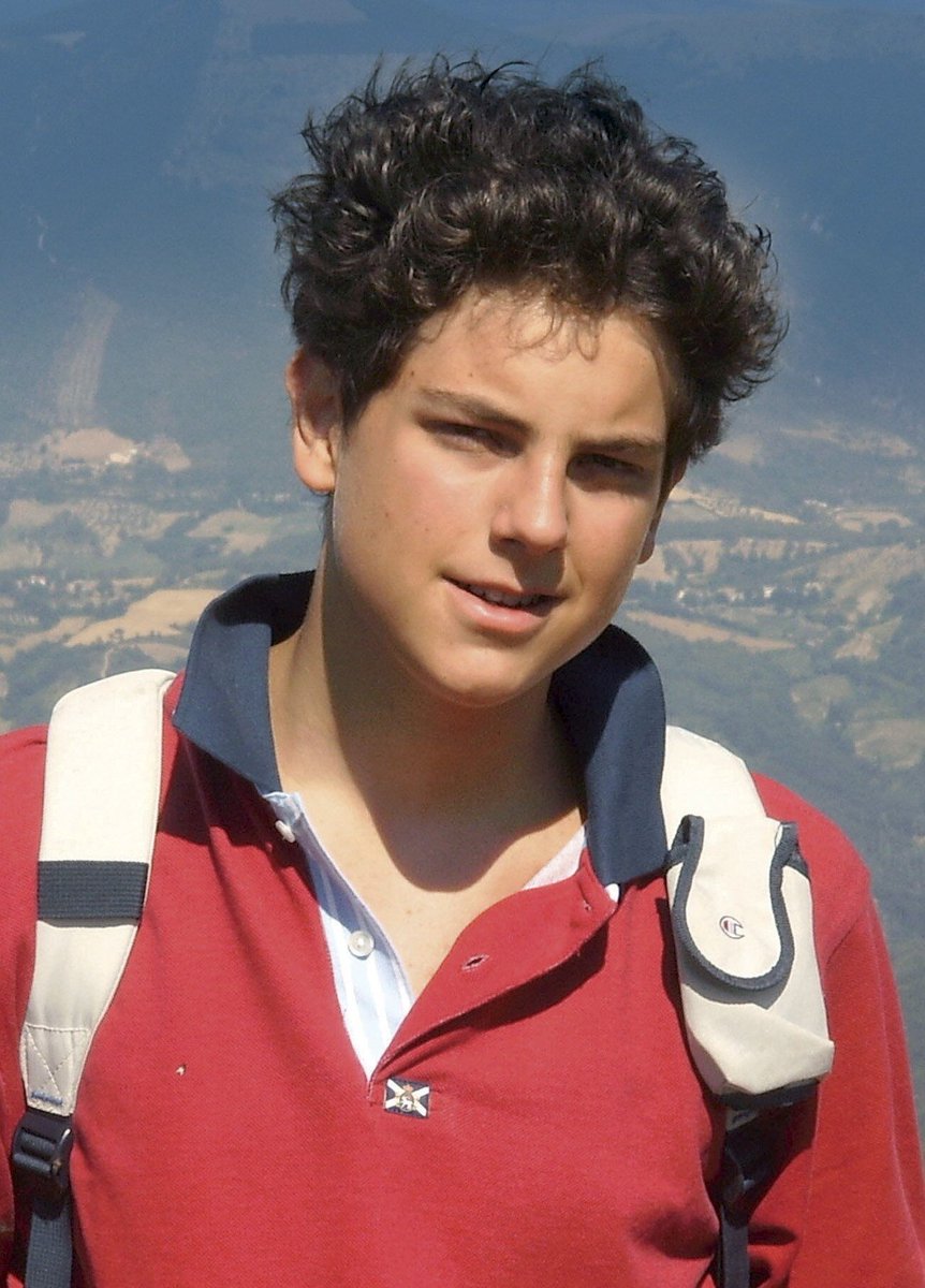 Pope Francis formally recognized a miracle attributed to the intercession of #CarloAcutis, a 15-year-old Italian teenager whose birth in 1991 will make him the first “millennial” to become a saint. hubs.la/Q02yljKK0