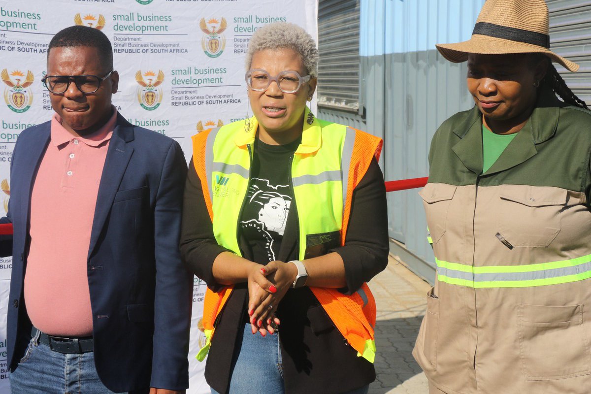 DSBD_SA's tweet image. The Market is one of the 3 facilities in the Frances Braad District with an approximately R30 Million rands investment. The project will see the facility  house micro and informal traders in Platfontein and Richie.
#DSBDUpliftingInformalSMMEs