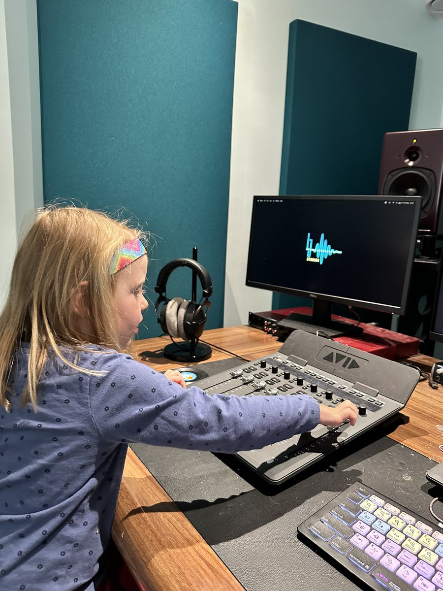 When you need to work but you have a mini-me who wants to work too… 

#dialogueeditor #audiopostproduction #sound #audio #soundengineer <a href="/Avid/">Avid</a> <a href="/AvidProTools/">Avid Pro Tools</a> <a href="/WeAreFocusrite/">Focusrite</a> <a href="/psiaudio/">PSI Audio Speakers</a> <a href="/EditorsKeys/">EditorsKeys</a>