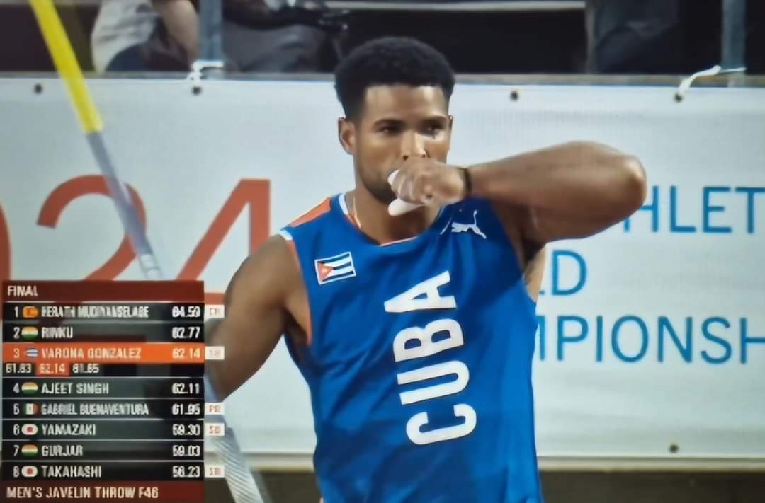 Oro de Guillermo Varona en el Campeonato Mundial de #paratletismo de Kobe 2024 en la jabalina, reinó con marca del certamen y personal de 65,16 metros y se convirtió en clasificado directo a los Juegos Paralímpicos de París 2024. #Cuba #CubaInspira
