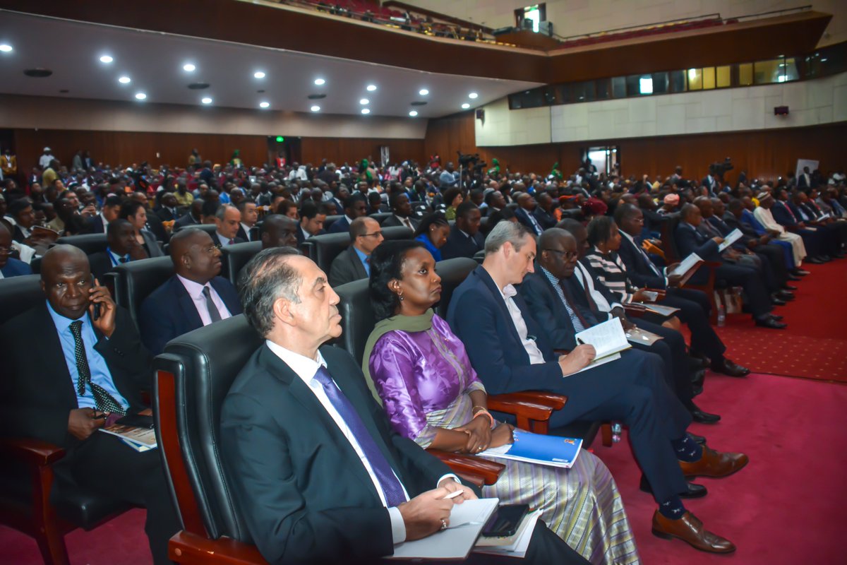 ECASROCA's tweet image. @ECA_OFFICIAL prend part à la réunion des Ministres des Mines @PressACP couplée à la 4ème édition de la #CIMEC, ouverte hier à #Yaoundé par le Premier Ministre du Cameroun @joDionNgute.
En Afrique Centrale, la CEA soutien le developpement des chaines de valeurs minières.