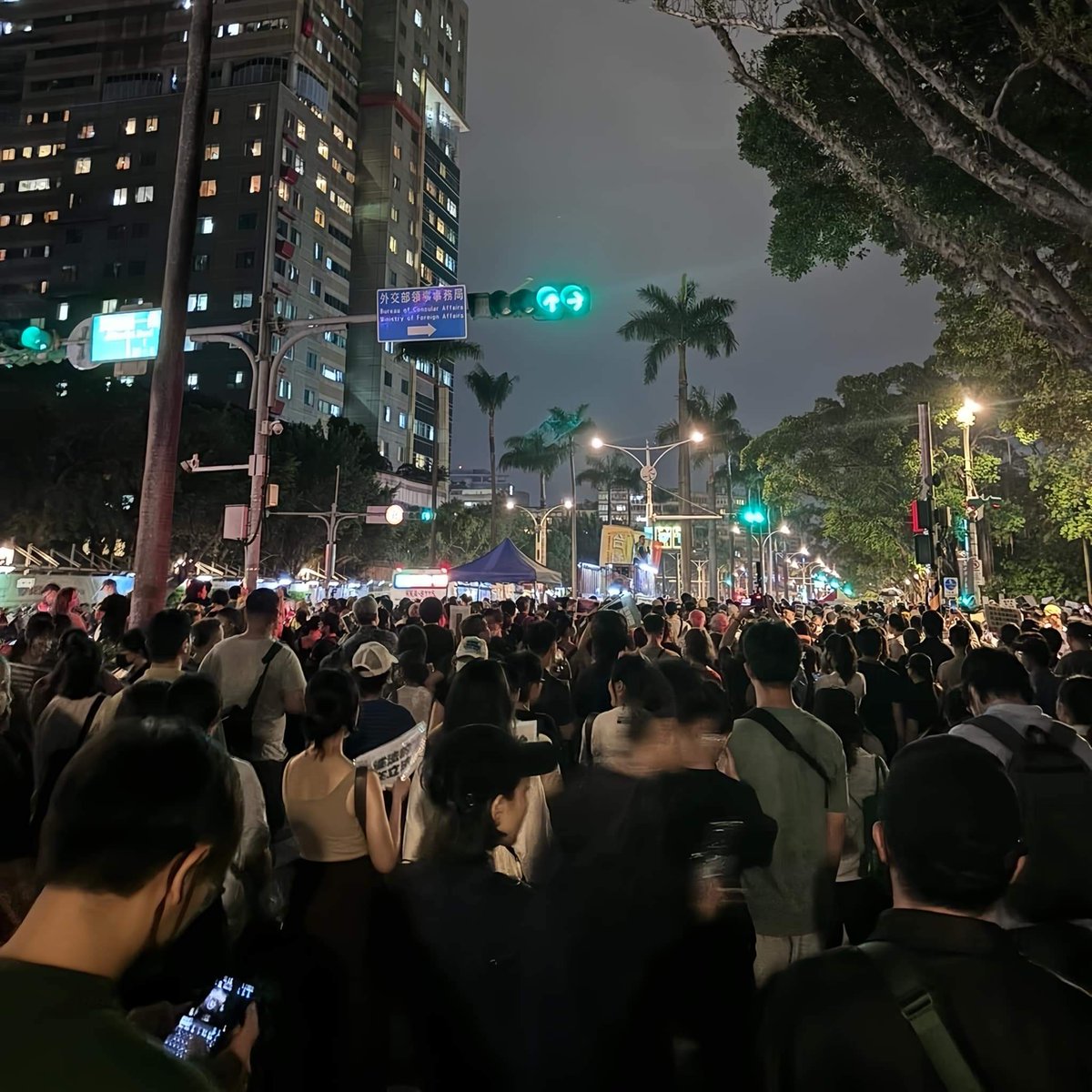 SSCFAILED's tweet photo. 7萬人的力量，大家加油
#立法院
#青島東路
#Taiwan
#Congress https://t.co/HU0T6vkyoM