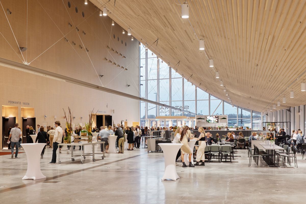 The innovative design of Event Centre Satama employs curved glulam beams to support a tensioned roof, while the hall's modular system allows for six different configurations, accommodating up to 3,200 people. Details: arc.ht/3yrfGpP | 📍 Kotka, Finland #ProjectOfTheDay