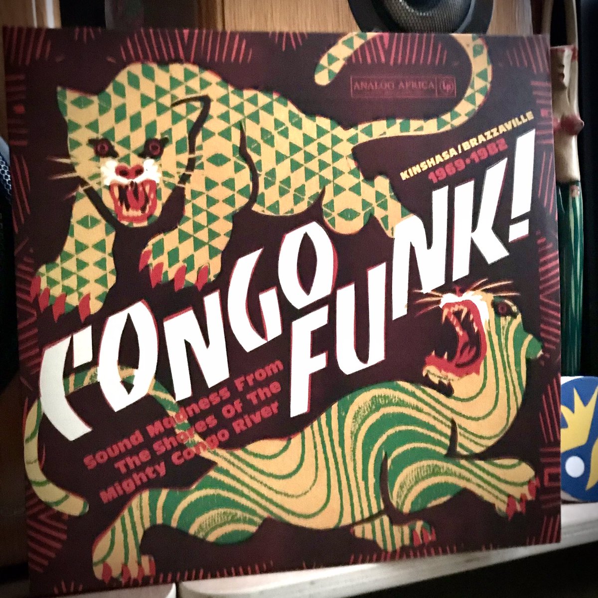 bananapple's tweet photo. 🎶“CONGO FUNK!” is great work👍
The funky sound waves are coming from two Congo 🇨🇩🇨🇬 via @analogafrica ✨
#VinylRecords #SoundWaves #CongoFunk
Loving #ArtWorks too🔥 https://t.co/VZjLr34Tks