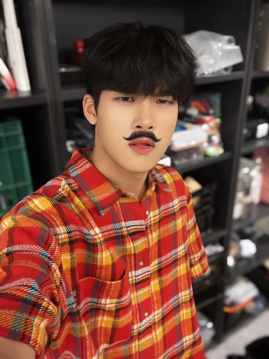 xikers_official's tweet photo. [#현우] 우리의 자랑스럽고 귀엽고 깜찍하고 멋지고 핫하고 대단한 준민이형의 생일을 축하합니다 🥳🥳 항상 동생들과 친구처럼 지내줘서 정말 고맙구 우리 앞으로 나아갈 길이 많이 남았으니까 🥹✨ 아프지말구 항상 밝은 모습으로 파이팅 해요 ‼‼
#xikers #싸이커스 https://t.co/cev93pILq7