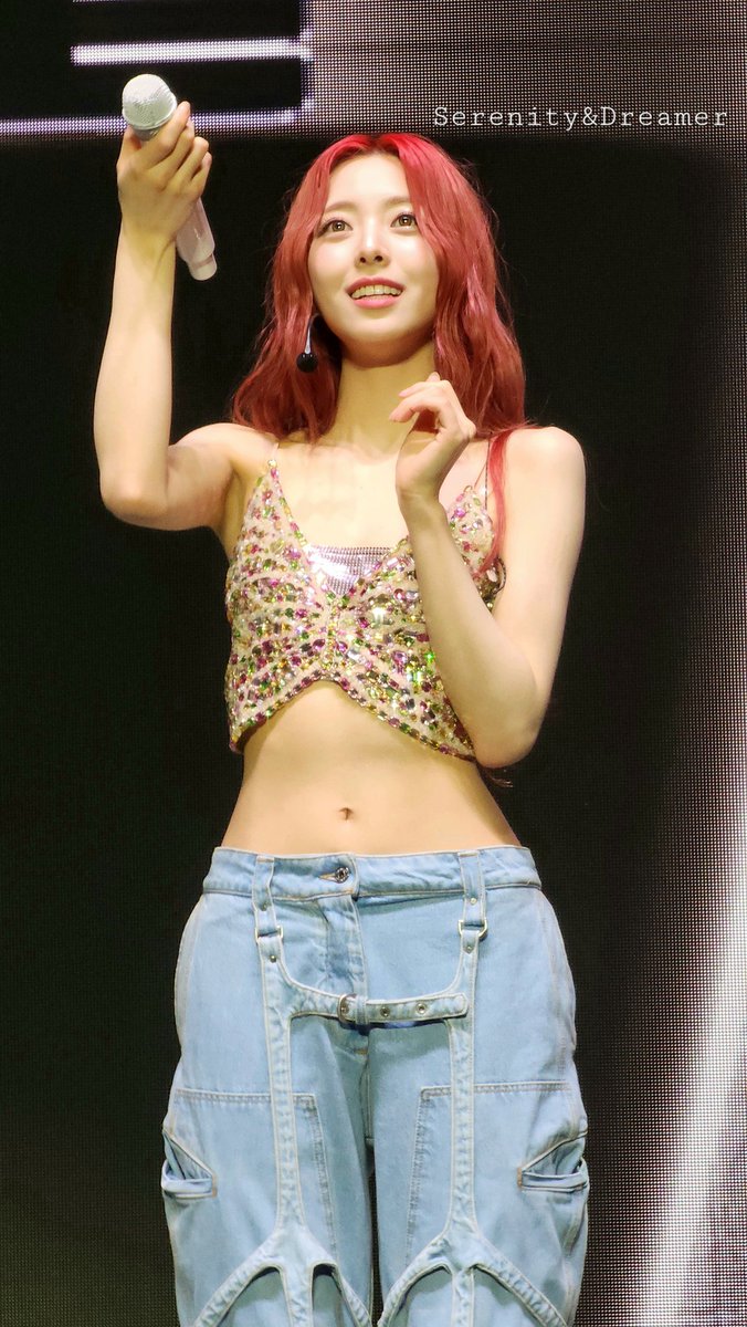 GalaxyGG228's tweet photo. #ITZY #MIDZY #ITZY_BORNTOBE #ITZY_WORLD_TOUR #itzy_in_amsterdam
#Yuna https://t.co/1PxZAacEMt
