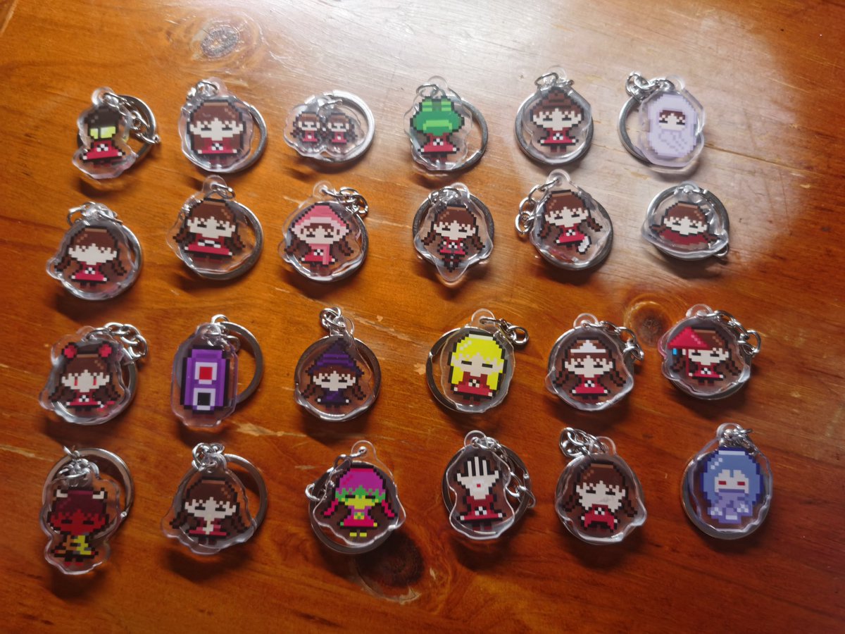 shirleycrow4's tweet photo. I drew and made keychains of 24 effects. #ゆめにっき　#窓付き　#yumenikki #madotsuki https://t.co/AhwZ1KcFWr