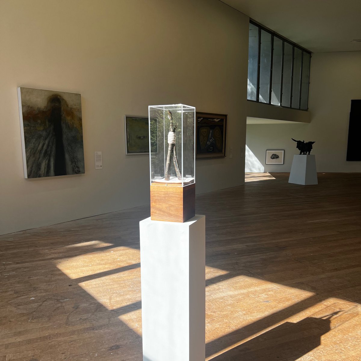 Our current exhibition Groundwork hosts work from a wide range of artists in our UCC art collection. Groundwork focuses on environmental observations and concerns 🌾🌳 You can find out more about this exhibition by visiting our website: glucksman.org/exhibitions/gr…