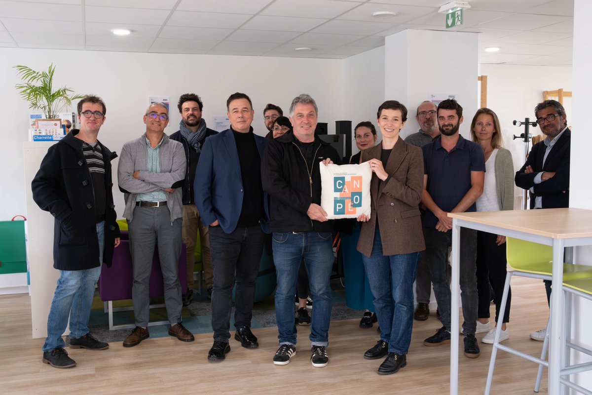 Guingamp (22). Une rencontre de l’équipe <a href="/LeCnam_Inseac/">Le Cnam #InsEAC</a> et de @canope_22 dans les nouveaux locaux de l’atelier <a href="/reseau_canope/">Réseau Canopé</a> des Côtes-d’Armor à <a href="/Ville_Guingamp/">Ville de Guingamp</a> en présence d’<a href="/emmanuel_ethis/">Emmanuel Ethis</a> et de <a href="/MarcGimonet/">Marc Gimonet</a>.