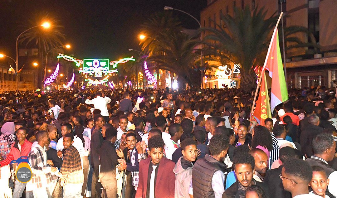 ጸላእትን ዑስባቶምን ህዝቢ ኤርትራ ነጻነቱ ከየብዕል ዘይፈተንዎ ሓሶት የለን: ናይ ህዝቢ መልሲ ግና ጸሎትናን ጸሎትኩምን በበይኑ ብምባል ብኣማኢት ኣሽሓት ናብ ጎደናታት ብምውሓዝ በዓሉ የኽብር ኣሎ። ክብሪ ነዚ ዘይጸዓድ ህዝቢ! #Eritrea #EDF
