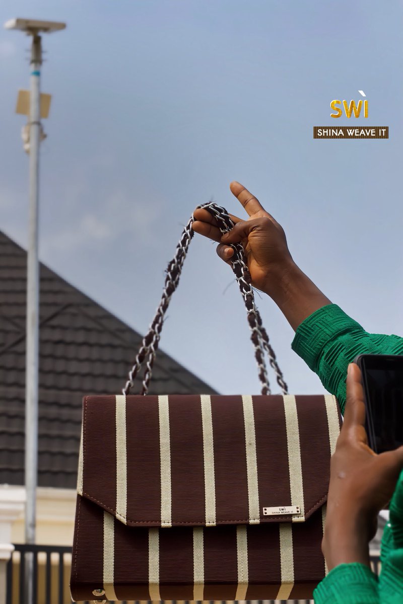 shinaweaveit's tweet photo. In a world full of fast fashion, Shinaweaveit brings you exquisite, handcrafted woven clothing that tells a story of art and sustainability. 

@hojayvibes 📸
#shinaweaveit 
#shweaveit
#weaving #asooke #asookevendor 
#handmade #handmadecrafts #handmadebag #handbag #womanstyle https://t.co/R6XiH4H3Nw