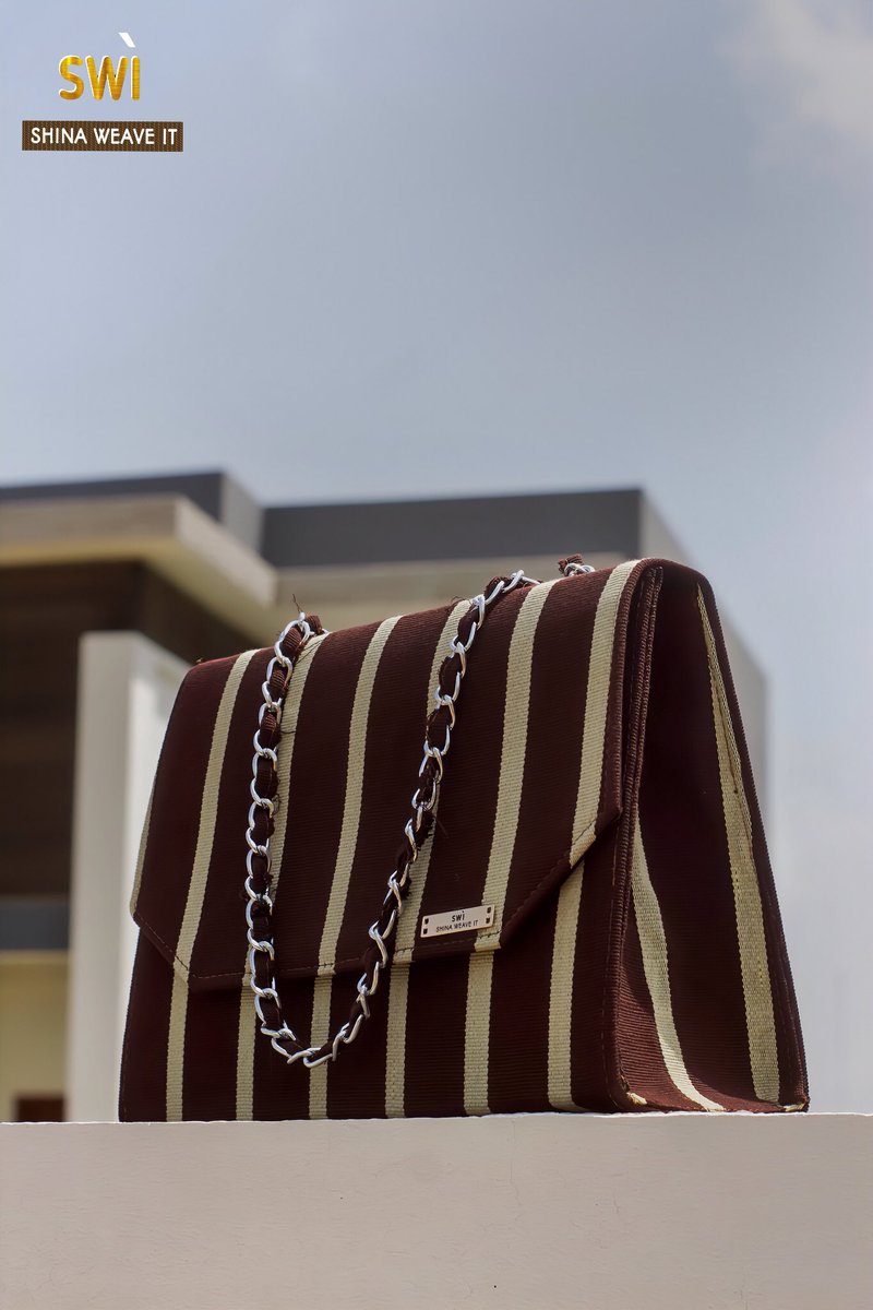 shinaweaveit's tweet photo. In a world full of fast fashion, Shinaweaveit brings you exquisite, handcrafted woven clothing that tells a story of art and sustainability. 

@hojayvibes 📸
#shinaweaveit 
#shweaveit
#weaving #asooke #asookevendor 
#handmade #handmadecrafts #handmadebag #handbag #womanstyle https://t.co/R6XiH4H3Nw