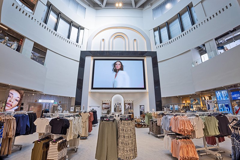 FloorForm's tweet image. Primark opened their second flagship store in Madrid, Conde De Penalver. 

As a building of cultural interest, the fit-out team incorporated it's 1930's cinema history throughout.

We were delighted to provide over 4,000 m2 of vinyl and ceramic floor finishes to this project.