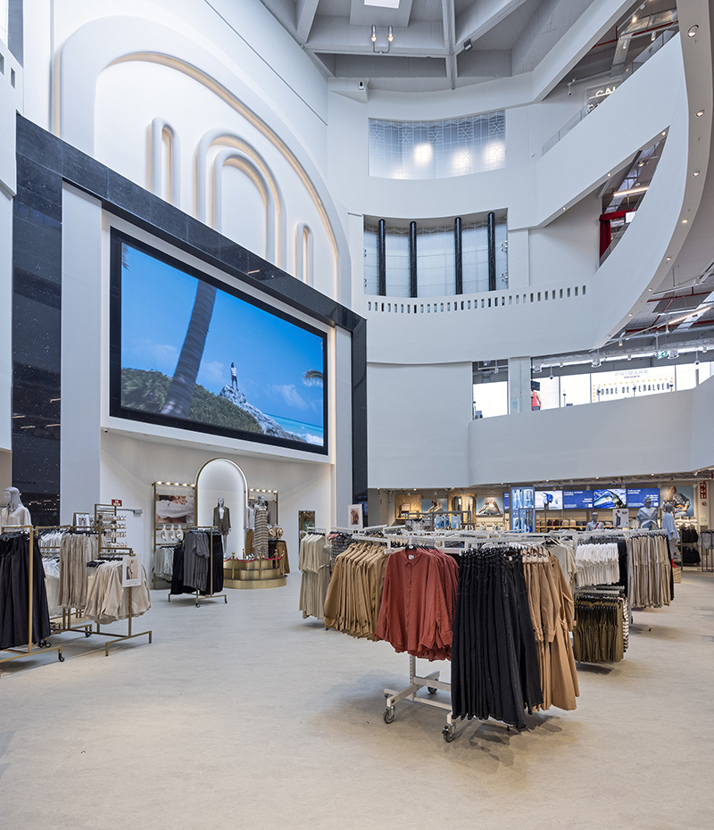 FloorForm's tweet image. Primark opened their second flagship store in Madrid, Conde De Penalver. 

As a building of cultural interest, the fit-out team incorporated it's 1930's cinema history throughout.

We were delighted to provide over 4,000 m2 of vinyl and ceramic floor finishes to this project.