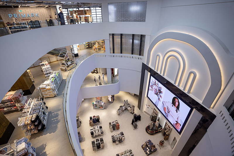 FloorForm's tweet image. Primark opened their second flagship store in Madrid, Conde De Penalver. 

As a building of cultural interest, the fit-out team incorporated it's 1930's cinema history throughout.

We were delighted to provide over 4,000 m2 of vinyl and ceramic floor finishes to this project.