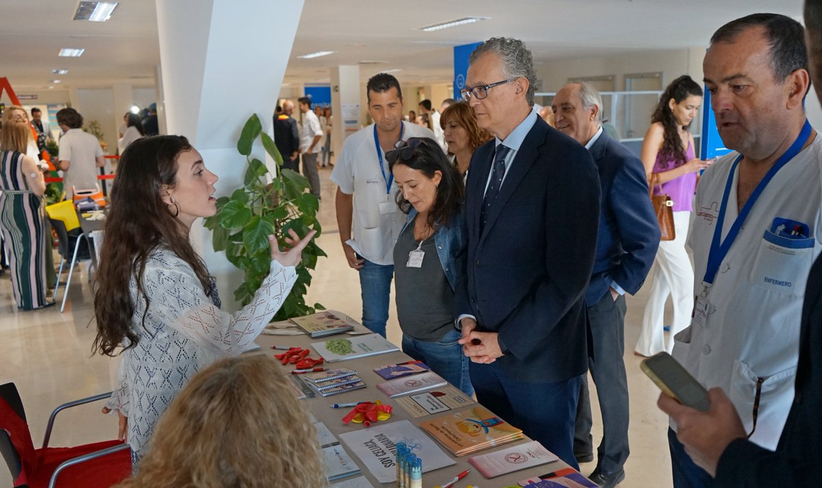 AreaUnoArrixaca's tweet photo. 🫂 Gracias a las asociaciones de pacientes celiacos, diabéticos y programa Activa por estar presentes en la Semana de Hábitos Saludables, para informar y hacer más fácil una vida sana 🔛.
@CELIACOSMURCIA  @AdirmuD https://t.co/E8PmEI1VTo