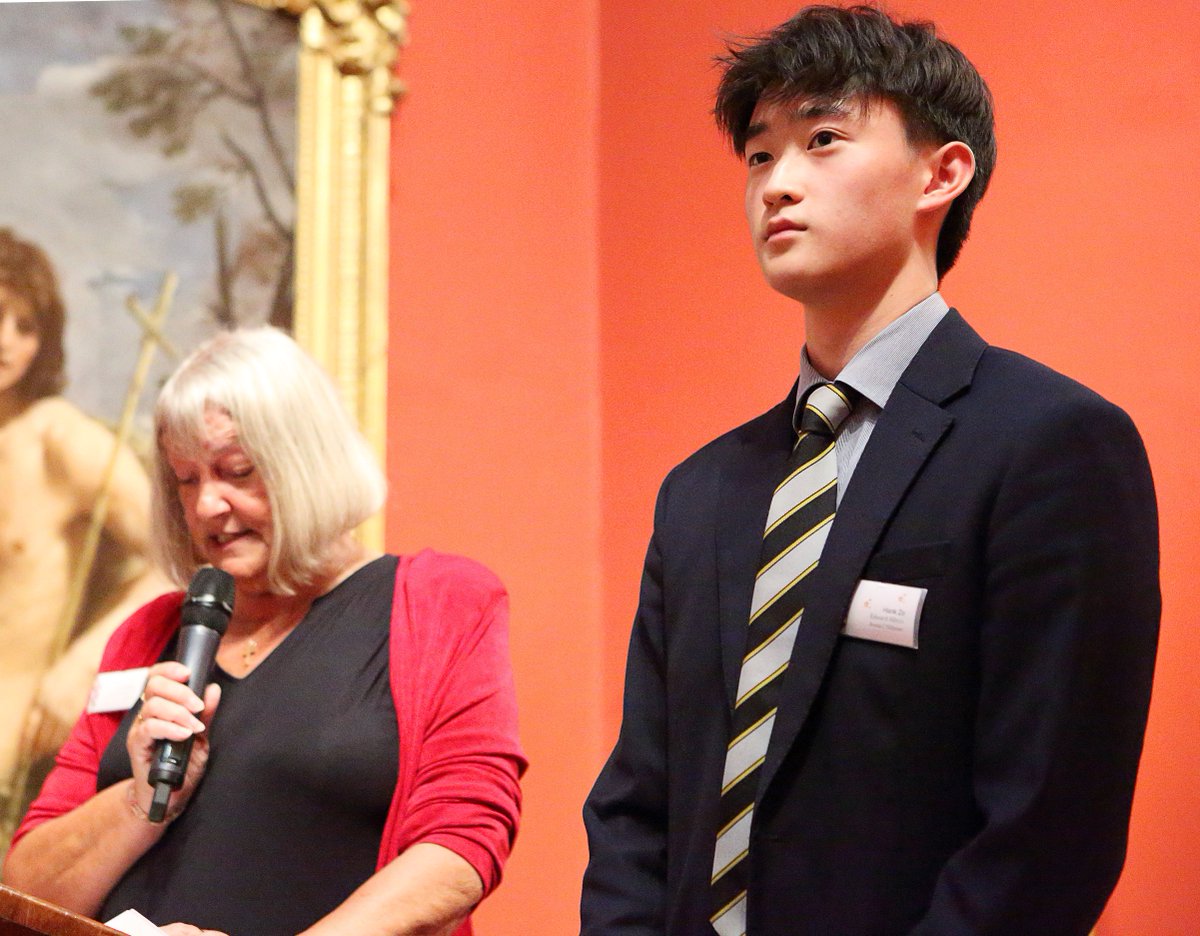 Congratulations to Hank (Y13) who was presented with an Edward Alleyn Award by The Dulwich Estate Chair for demonstrating Alleynian values of creativity, enterprise & philanthropy, specificically for his spirit of service & enterprise while @DulwichCollege dulwich.org.uk/news-events/ne…