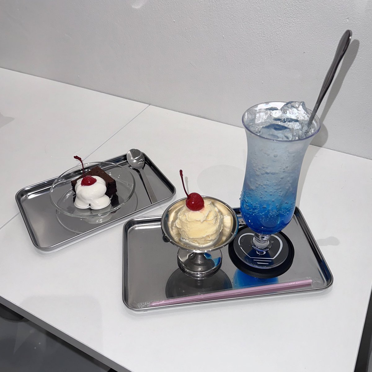 sansetcafe_'s tweet photo. ☆☆🍈 クリームソーダ 🍒☆☆

#sansetcafe https://t.co/zDOi8Cyz47