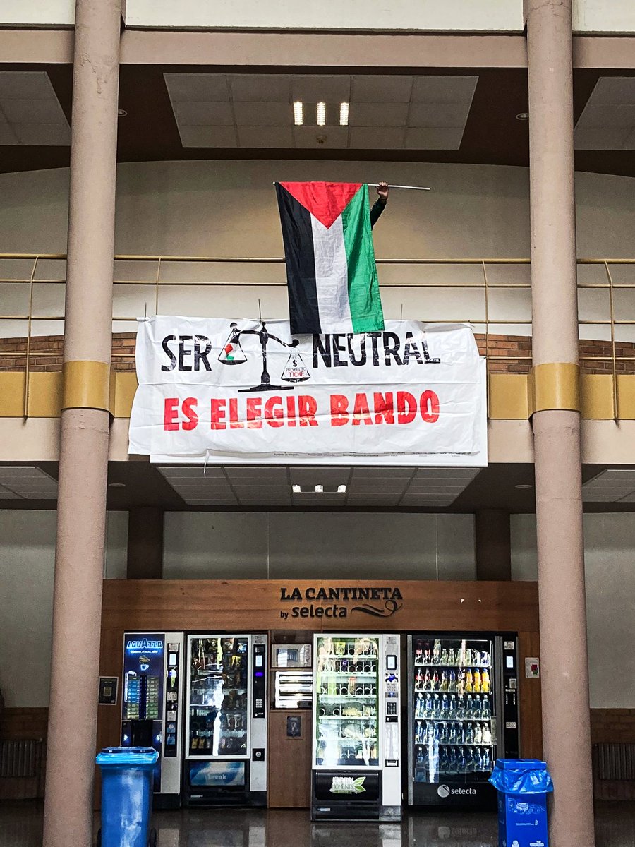 UniOviPalestina's tweet photo. La #AcampadaUniOvi🇵🇸 se ha pasado por las facultades de @uniovi_info para dejar claro que

SER NEUTRAL ES ELEGIR BANDO!

Por el fin del colaboracionismo institucional con el Estado genocida de Israel!

Viva la lucha del pueblo palestino!

#PalestinaLibre

#DesdeElRíoHastaElMar https://t.co/DNSuUbBnbM