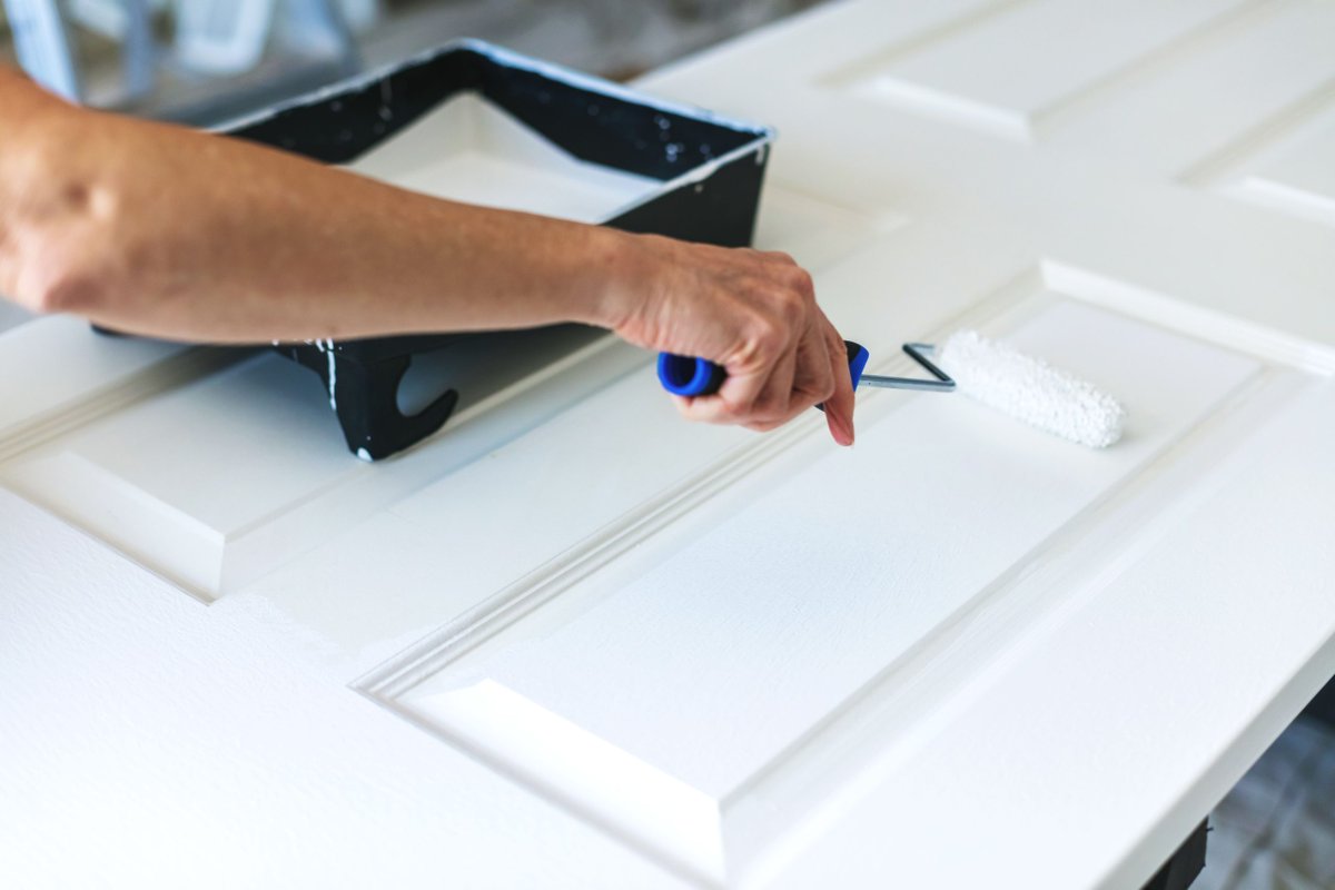 Painting an interior door not only freshens up the door, but it also gives the room and the home an entirely new look. This project can be staged out at your convenience—one door at a time or several in a
 LocalInfoForYou.com/259341/how-to-…
