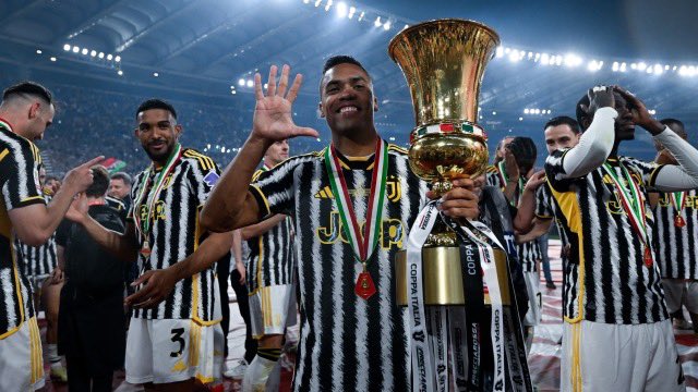 Alex Sandro lo merita il saluto del suo pubblico domani allo stadio?