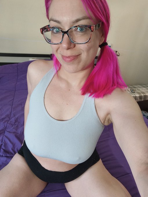 Love starting my day with a vid call before anything else 😈😜. What a lovely frisky Friday hehehe https://t