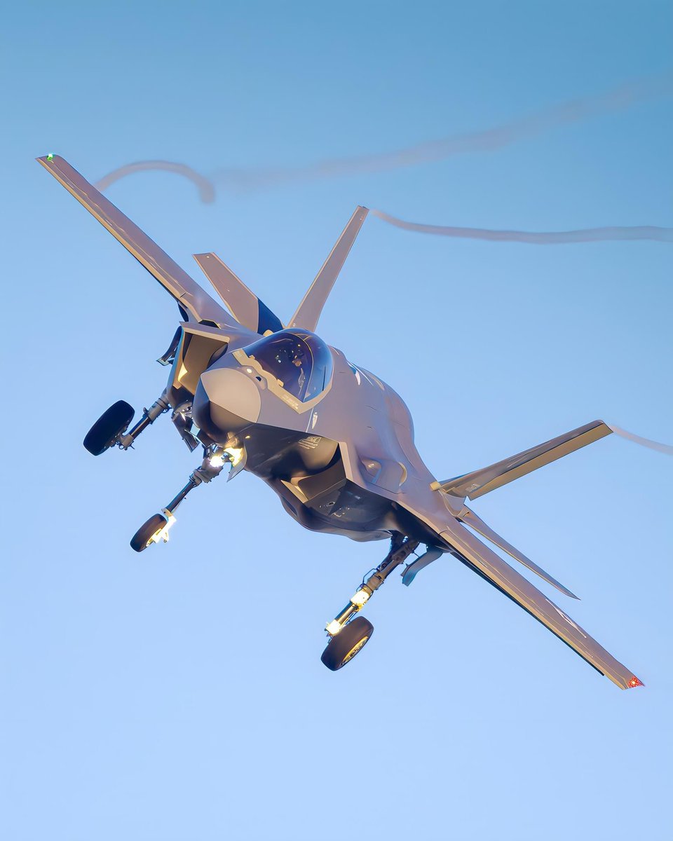 chasinglimits1's tweet image. F-35 Inbound
#F35 #F35Lightning #Fighterjet #aviation #military #airforce #navy #aviationlovers #aircraft
