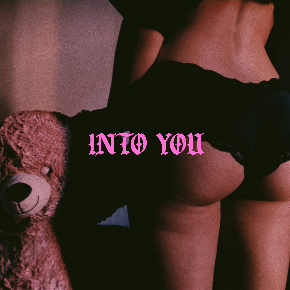 INTO YOU = OUT NOW! Blast that shit baby 🧸🔥💕🐽🖤❤️‍🩹☯️🐽 Listen: idol-io.ffm.to/intoyou