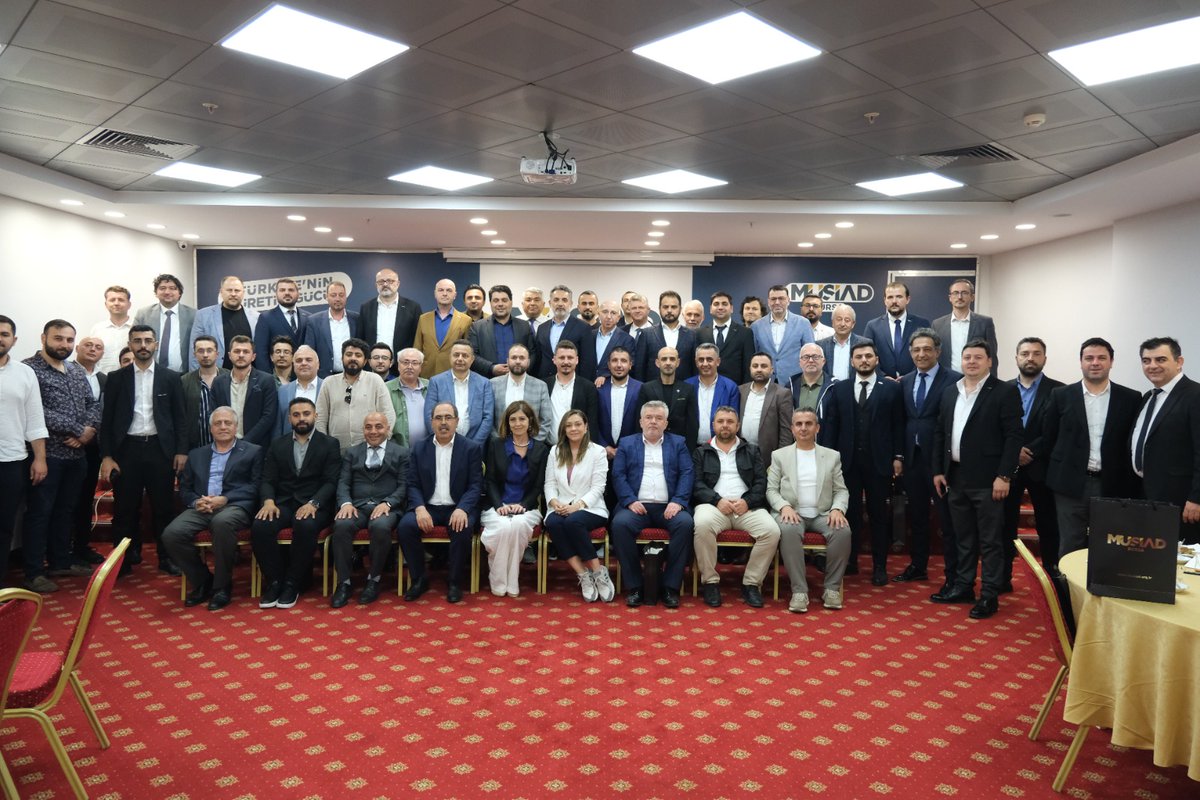 <a href="/MUSIADBursa/">MÜSİAD Bursa</a> Şubemizin ev sahipliğinde gerçekleştirilen 1.Bölge 3T (Tanı,Tanıştır,Ticaret yap) Networking toplantısına Şube Başkanımız Eyüp Tan, MTO Başkanımız Emel Torun, YKÜyelerimiz ve Üyelerimiz katılım sağladı.
Bursa Şubemize misafirperverliklerinden dolayı teşekkür ederiz.