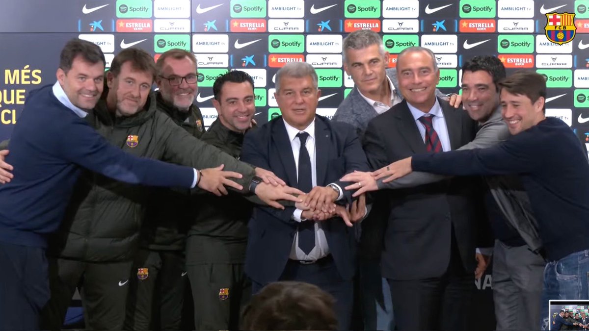 AdriRM33's tweet photo. El club de la comedia. 😂 https://t.co/pZqnyZxaoK