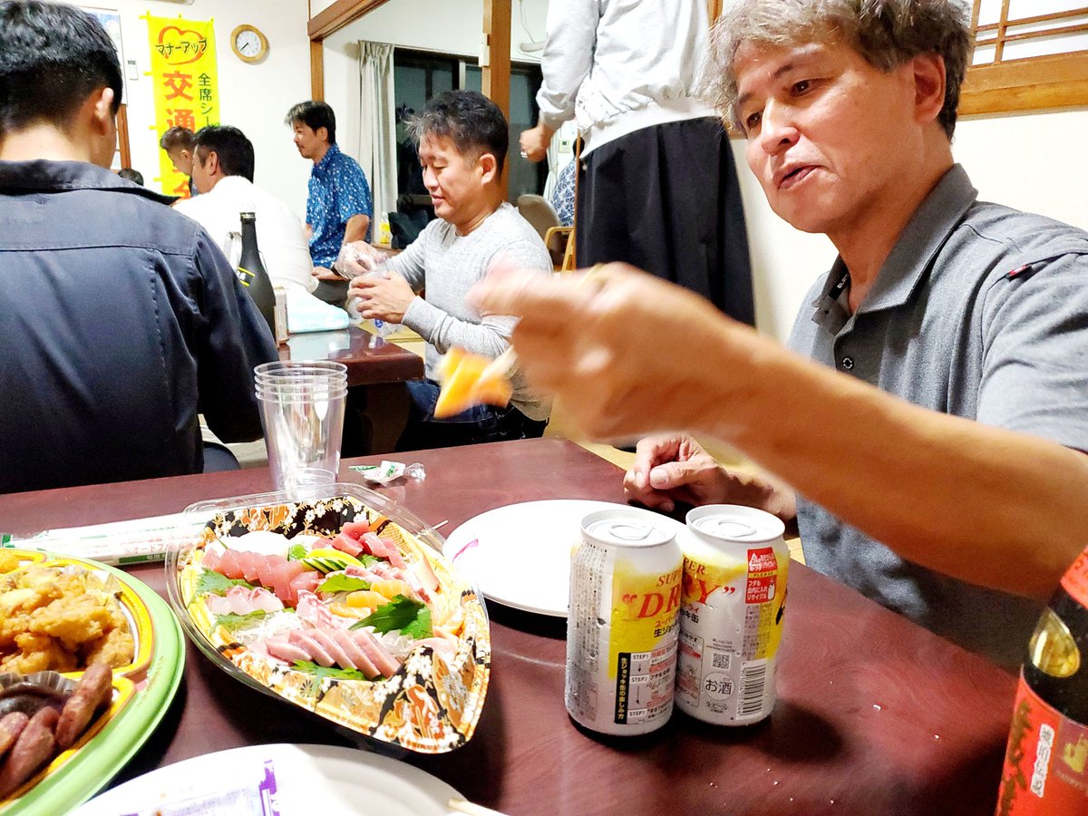 hakaida3377's tweet photo. 職場の集まりでごちそうたくさん
またリバウンドしますね！心配です。
#職場の集まり　#オードブル
#握り寿司　#リバウンド https://t.co/JOLkOC36YZ