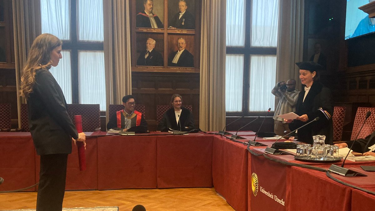 Hora est! Many congratulations Dr. <a href="/MartiViol/">Martina Viola</a> with your newly earned title after an impressive defense! We learned a lot about #silk for regenerative medicine and #biomaterials <a href="/UUBeta/">Faculty of Science, Utrecht University</a> and <a href="/UUUIPS/">Utrecht Institute for Pharmaceutical Sciences</a>!