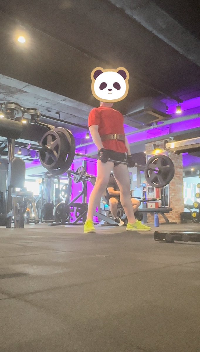 cunnduck's tweet photo. 오운완🔥🏋🏻‍♂️

얼굴이 호빵처럼 나와서 판다 스티커🐼
가슴 커보이게 찍혔네ㅋㅋㅋ https://t.co/gctBQFA3T0