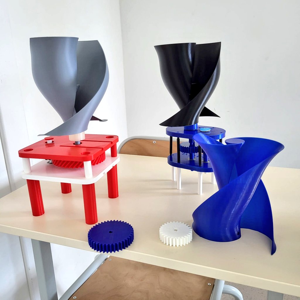 ju_ducros's tweet photo. Nos #élèves de #bacpro et leurs #chefdœuvre.
Félicitations à tous et surtout un gros coup de projecteur sur l'équipe de #monodElB de #construction @Boyer_monod https://t.co/9N02J8vDm9