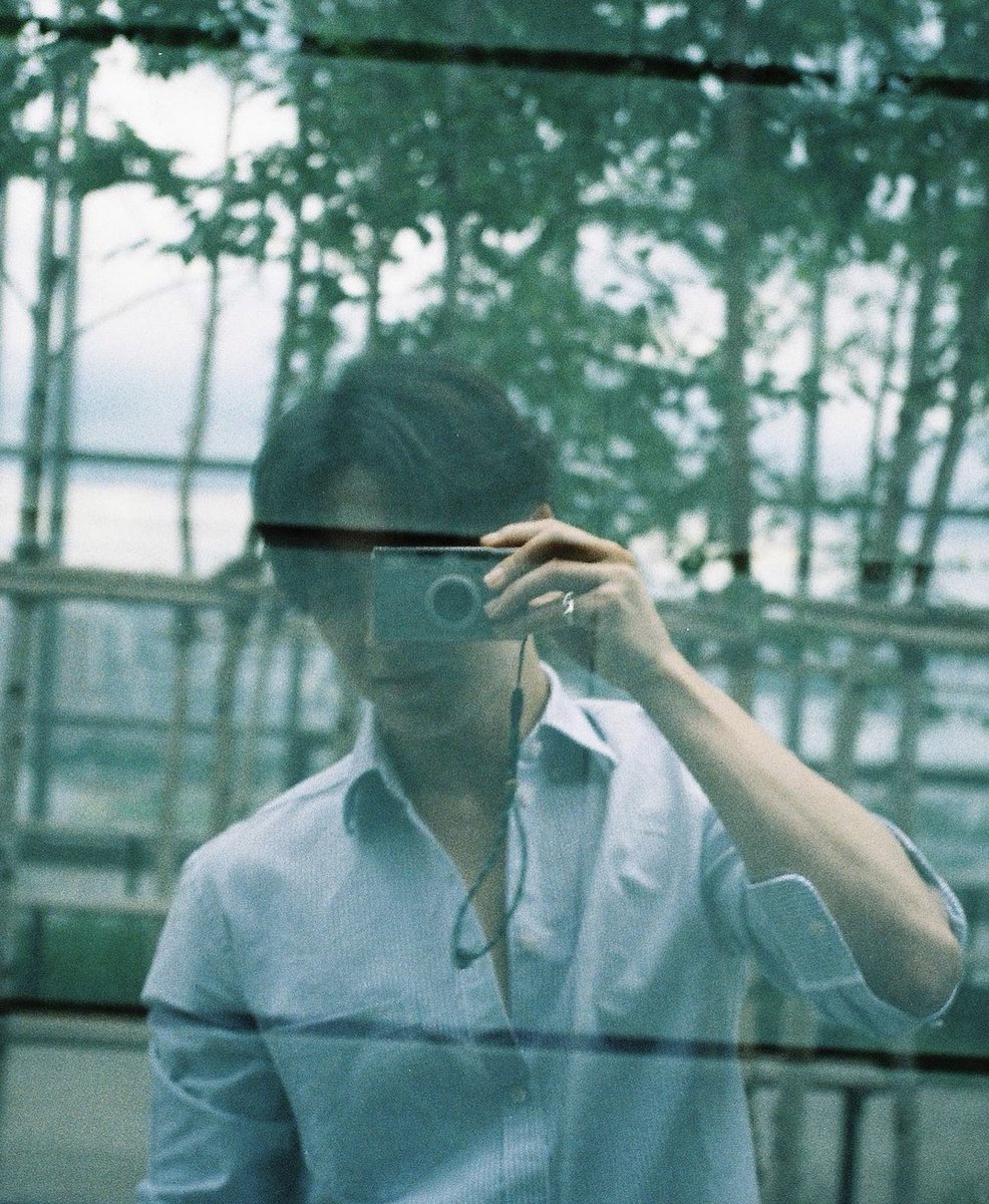 mingyutese's tweet photo. mingyu with film cameras 🎞️ https://t.co/z9gbLw473Z