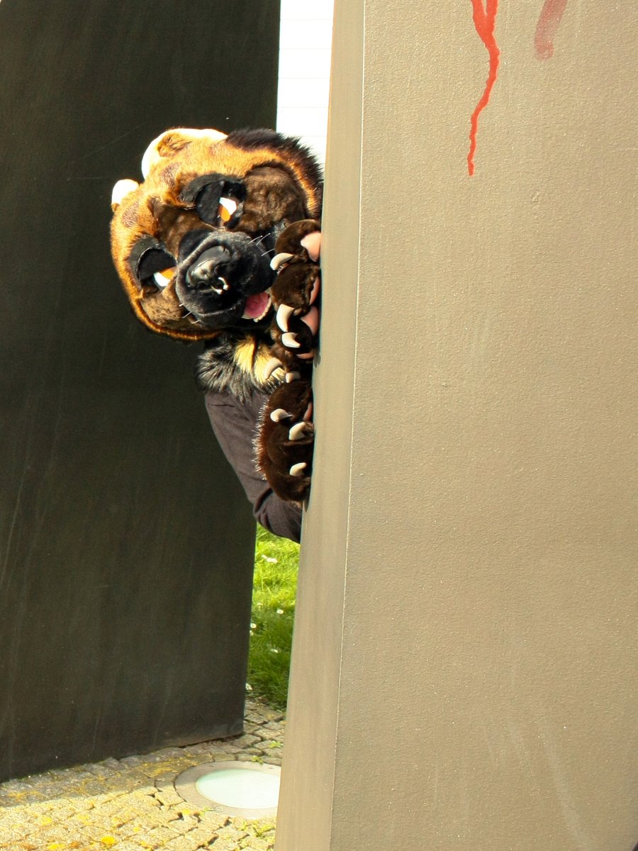 Henlo! :3 Happy #FursuitFriday !

🧵 @.LomonosovFur