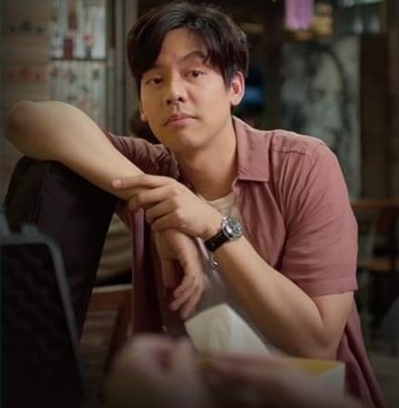 arashickarened's tweet photo. P'Tae in the poster + him being tagged....is that a hint that he'll start his guest role right from EP 1 tonight?
In any case, I'll be camping on the VIPA app (the same one from #HelloHappy) at 8.30pm to check out #8āļĒāļāļāļĄāļāļļāļĐāļĒāđāļāļĢāļĢāļĄāļāļē!
#ThaiPBS #TaeDarvid
https://t.co/gyDy9SgaBl https://t.co/mZXe75i2LL