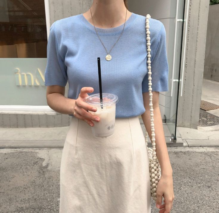 ddrainss's tweet photo. kombinasi warna biru dan putih emang cantik ya, ini beberapa rekomendasi outfit biru putih yang cantik cantik 🥰‼️ https://t.co/nwusICA93q