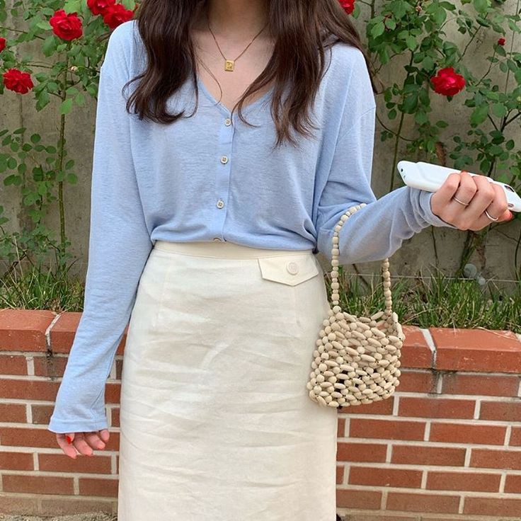 ddrainss's tweet photo. kombinasi warna biru dan putih emang cantik ya, ini beberapa rekomendasi outfit biru putih yang cantik cantik 🥰‼️ https://t.co/nwusICA93q