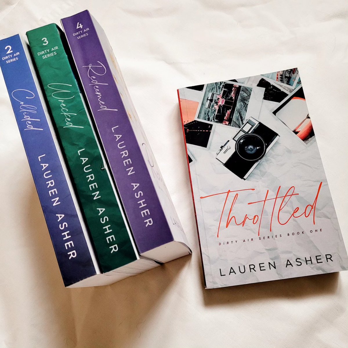 New #BookReview is up for Throttled by Lauren Asher Dual POV Formula One / forbidden / brothers rival romance. #Throttled #bookstagrammer #BookTwitter