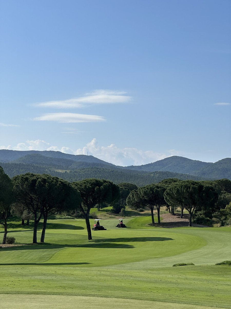 Early morning course setup at Vidauban

😍

#GolfAgronomy