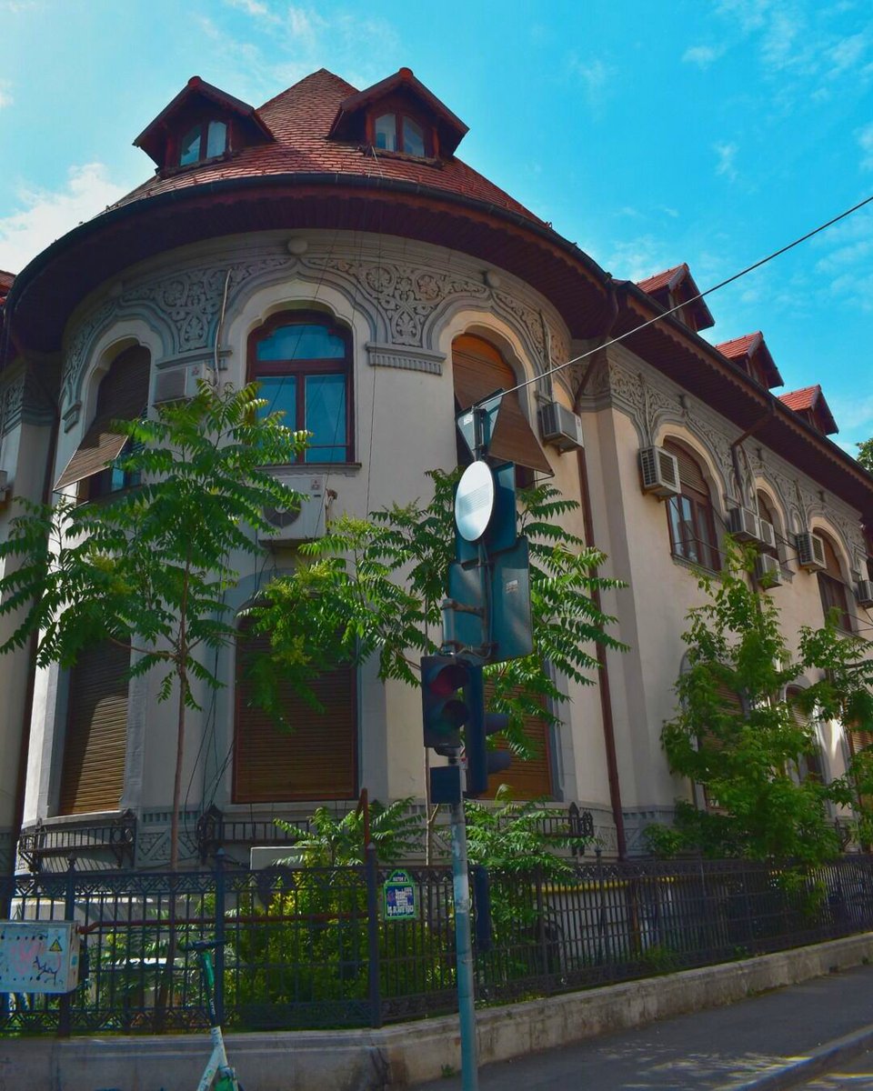 This stunning structure captures the essence of the city's rich history and vibrant spirit.🤩
#visitbucharest #bucharest #romania